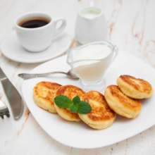 Сырники со сметаной